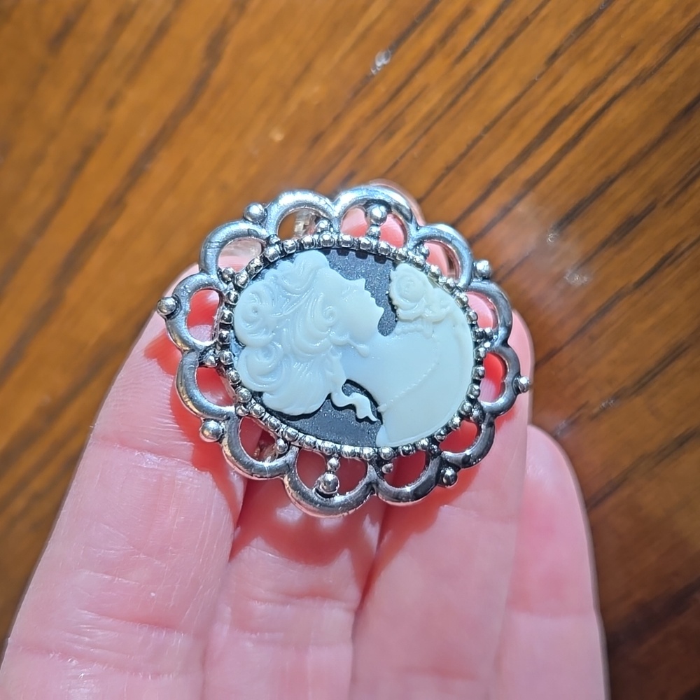 Cameo Pin